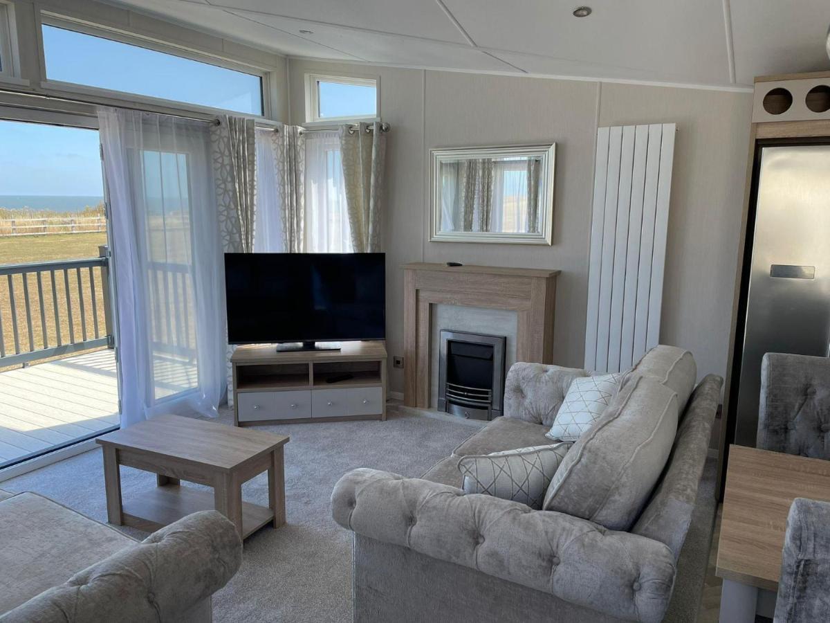 Hopton on Sea Stunning Caravan With Full Sea Views At Broadland Sands In Suffolk Ref 20236Bs מראה חיצוני תמונה