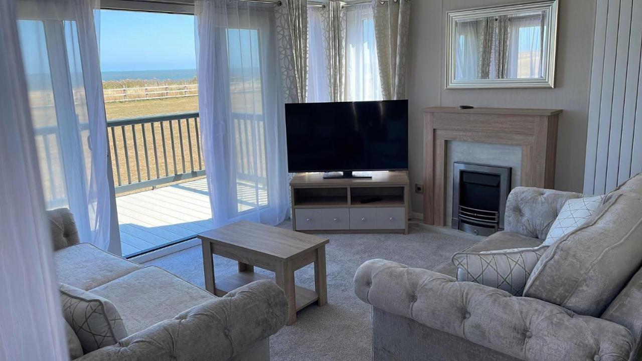Hopton on Sea Stunning Caravan With Full Sea Views At Broadland Sands In Suffolk Ref 20236Bs מראה חיצוני תמונה