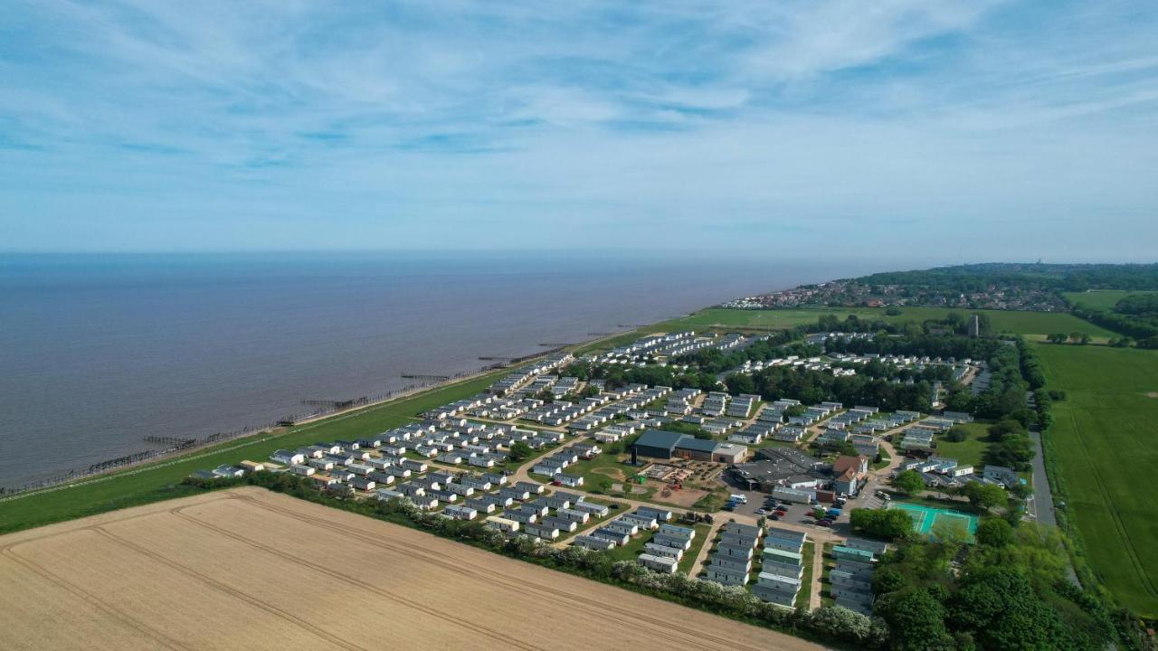 Hopton on Sea Stunning Caravan With Full Sea Views At Broadland Sands In Suffolk Ref 20236Bs מראה חיצוני תמונה