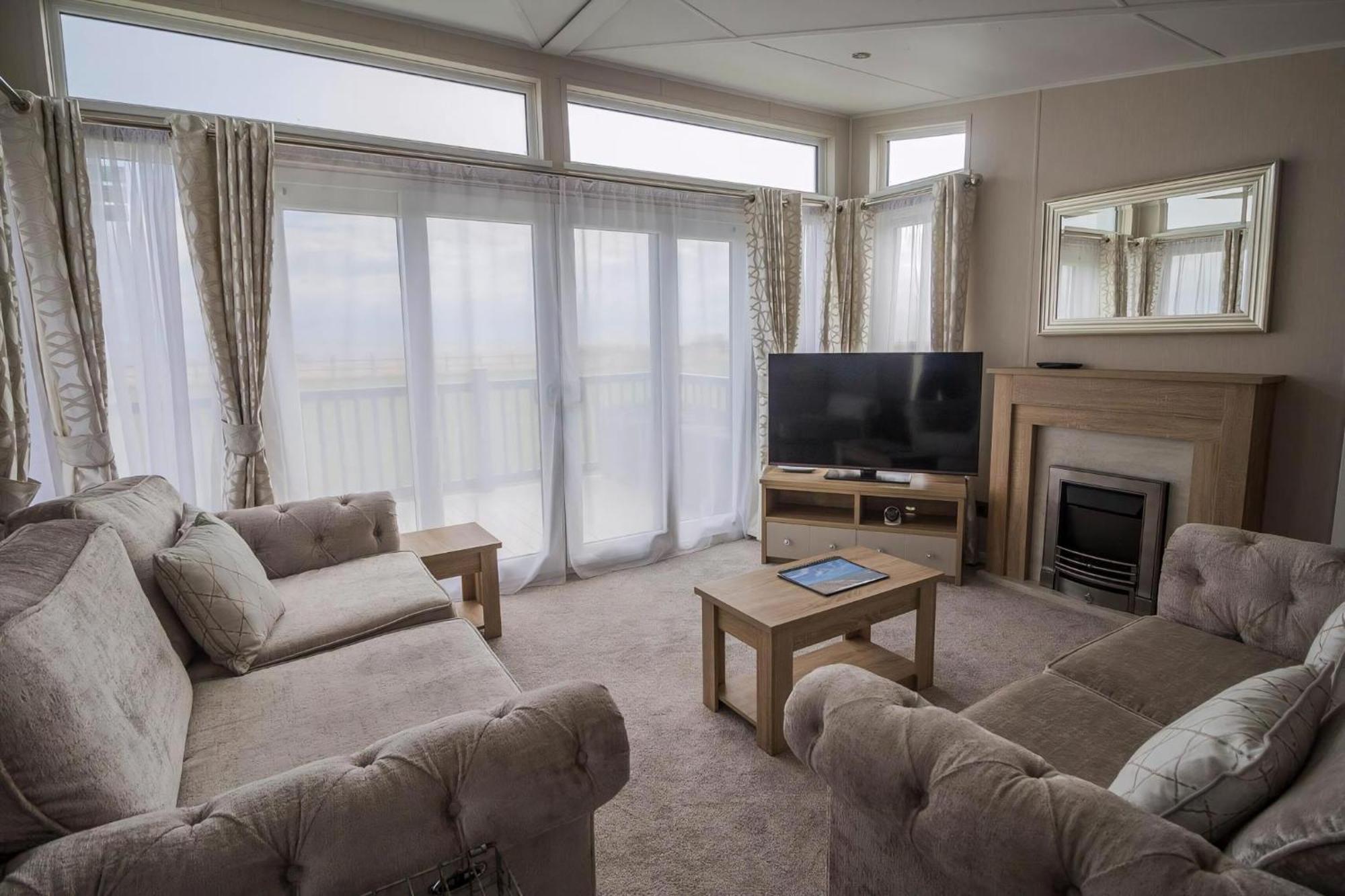 Hopton on Sea Stunning Caravan With Full Sea Views At Broadland Sands In Suffolk Ref 20236Bs מראה חיצוני תמונה
