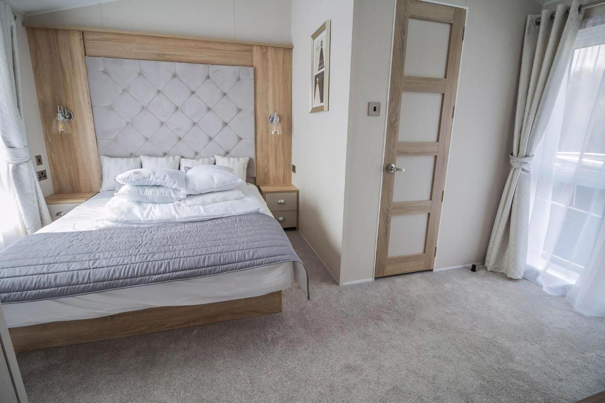 Hopton on Sea Stunning Caravan With Full Sea Views At Broadland Sands In Suffolk Ref 20236Bs מראה חיצוני תמונה