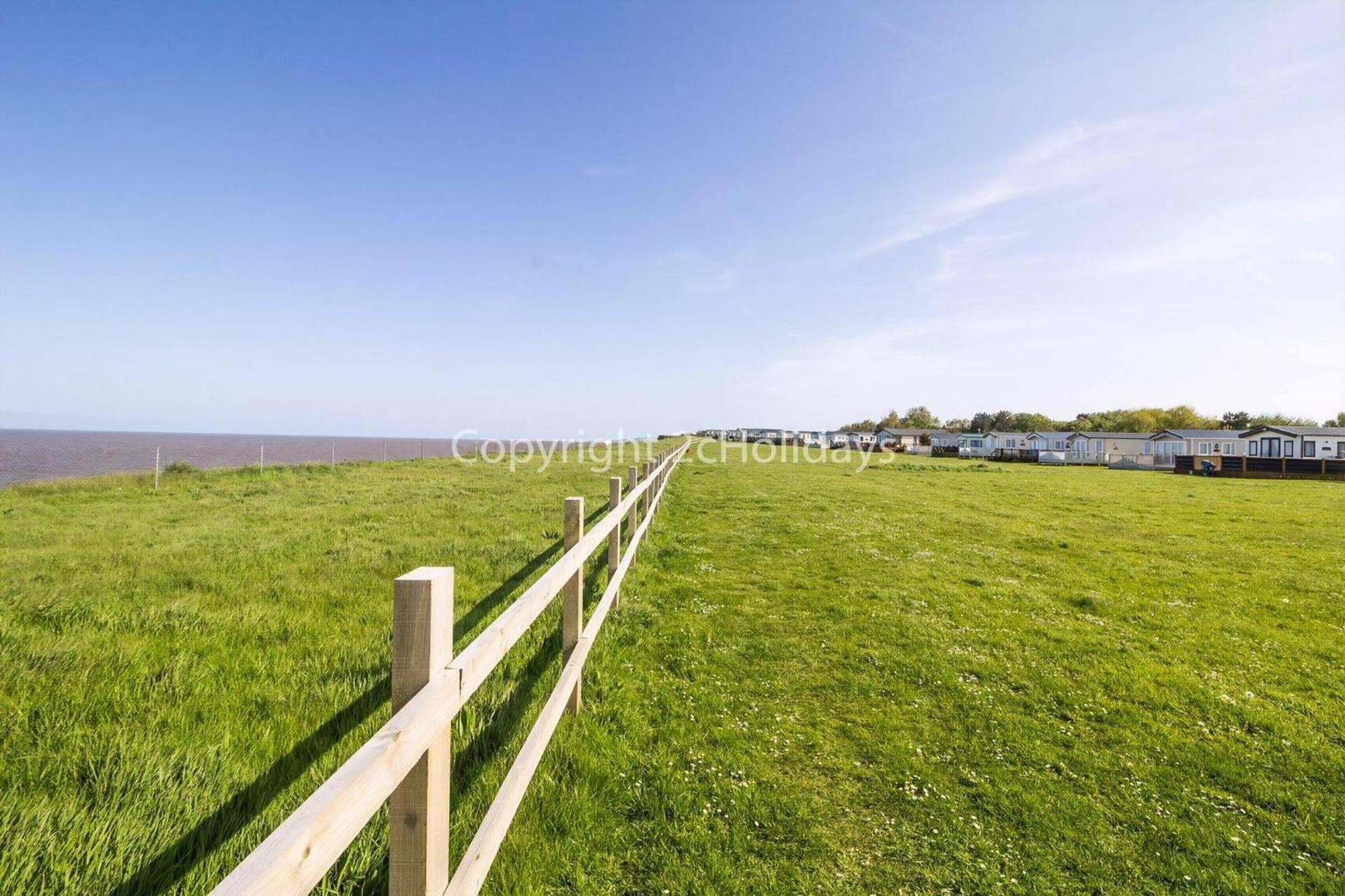 Hopton on Sea Stunning Caravan With Full Sea Views At Broadland Sands In Suffolk Ref 20236Bs מראה חיצוני תמונה