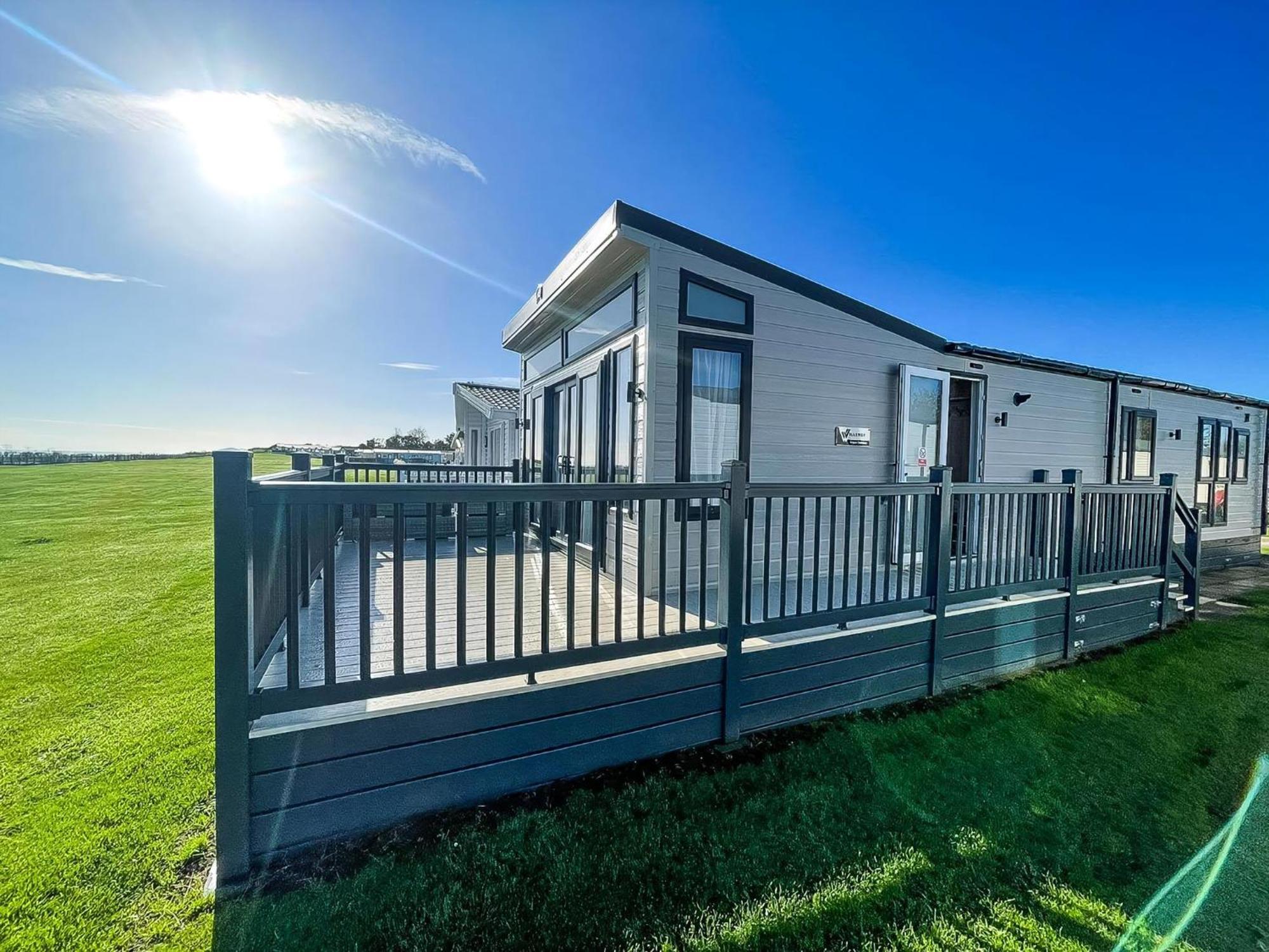 Hopton on Sea Stunning Caravan With Full Sea Views At Broadland Sands In Suffolk Ref 20236Bs מראה חיצוני תמונה
